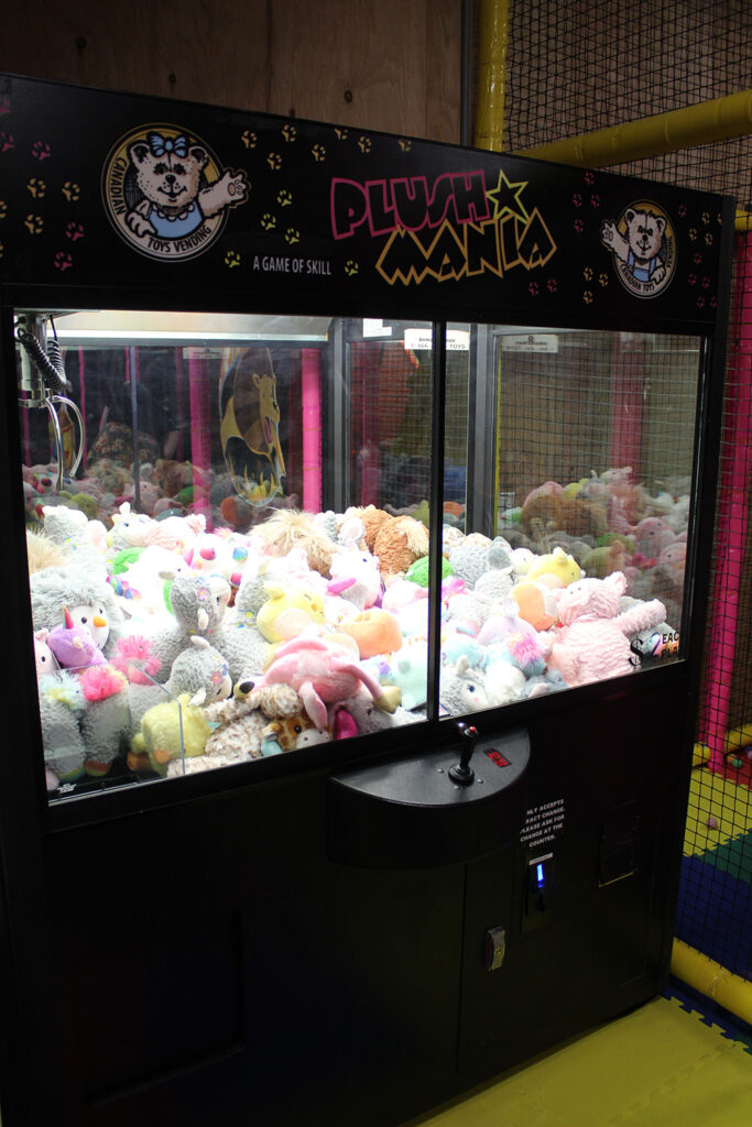 Plush mania claw machine